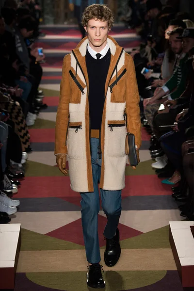 Look 17